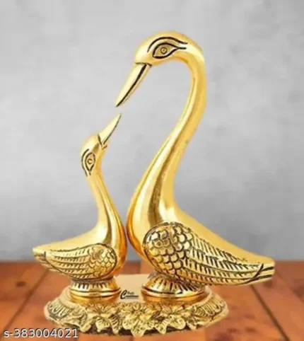 Saras Swan Pair of Kissing Duck Metal Decorative Showpiece